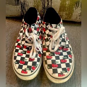 Size 8 Women’s cherry low top vans